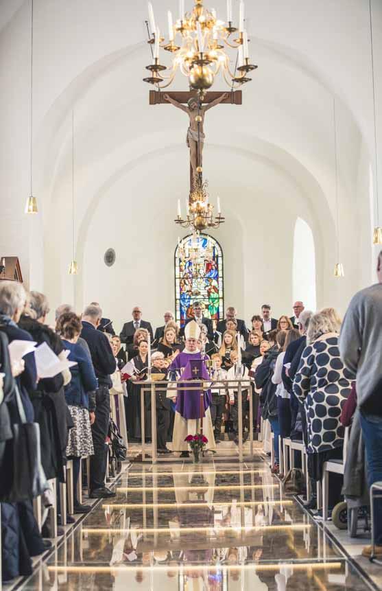 aktuellt S:t Olofs kyrka återöppnad I mars var renoveringer klar och biskop Åke Bonnier återöppnade kyrkan vid en högtidlig mässa.