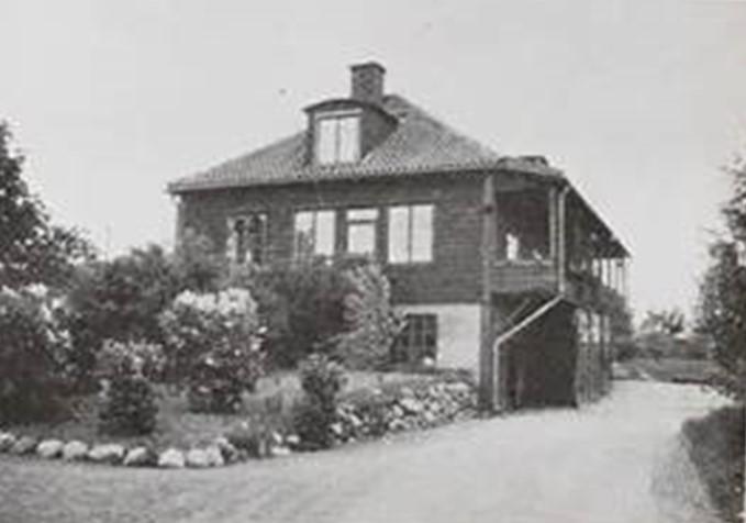 Fotot taget av den befintliga byggnaden på 1940-talet Utformning och varsamhet Den befintliga byggnaden får varsamhetsbestämmelser (k).