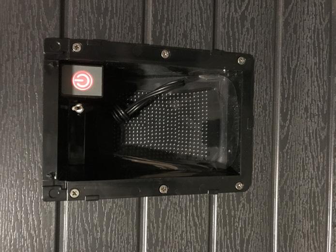 Bluetooth Anslutning (tillval på vissa modeller) Säkerhetsinformation ska läsas igenom före användning och måste följas! Var särskilt uppmärksam på följande när spabadet används av barn: 1.