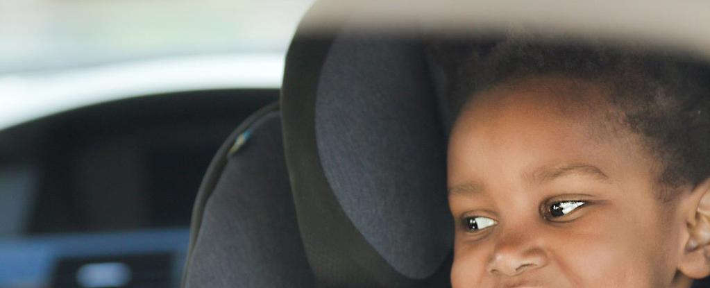 5.6 Barn i bil 5.6.1 Skyddsanordning för barn Barn som är kortare än 135 centimeter ska använda babyskydd, bilbarnstol, bälteskudde eller annan särskild skyddsanordning för barn i stället för, eller