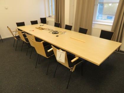 Konferensbord och 18st stolar