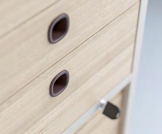 Bakre: Access Personal Locker i Natur Ask fanér.