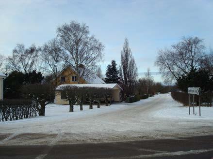 Foton: Exempel på årdar och villor inom planområdet. 6.