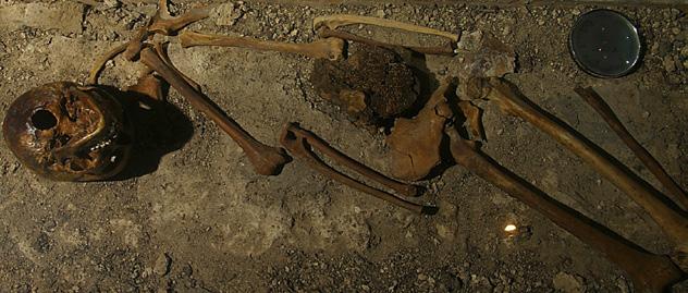 utdrag ur Sveriges historia LL-förlaget 2019 Hallonflickans skelett. Det var en behaglig tid för människor, djur och växter. Men det kom svårare tider. För 2500 år sedan blev det kallare.