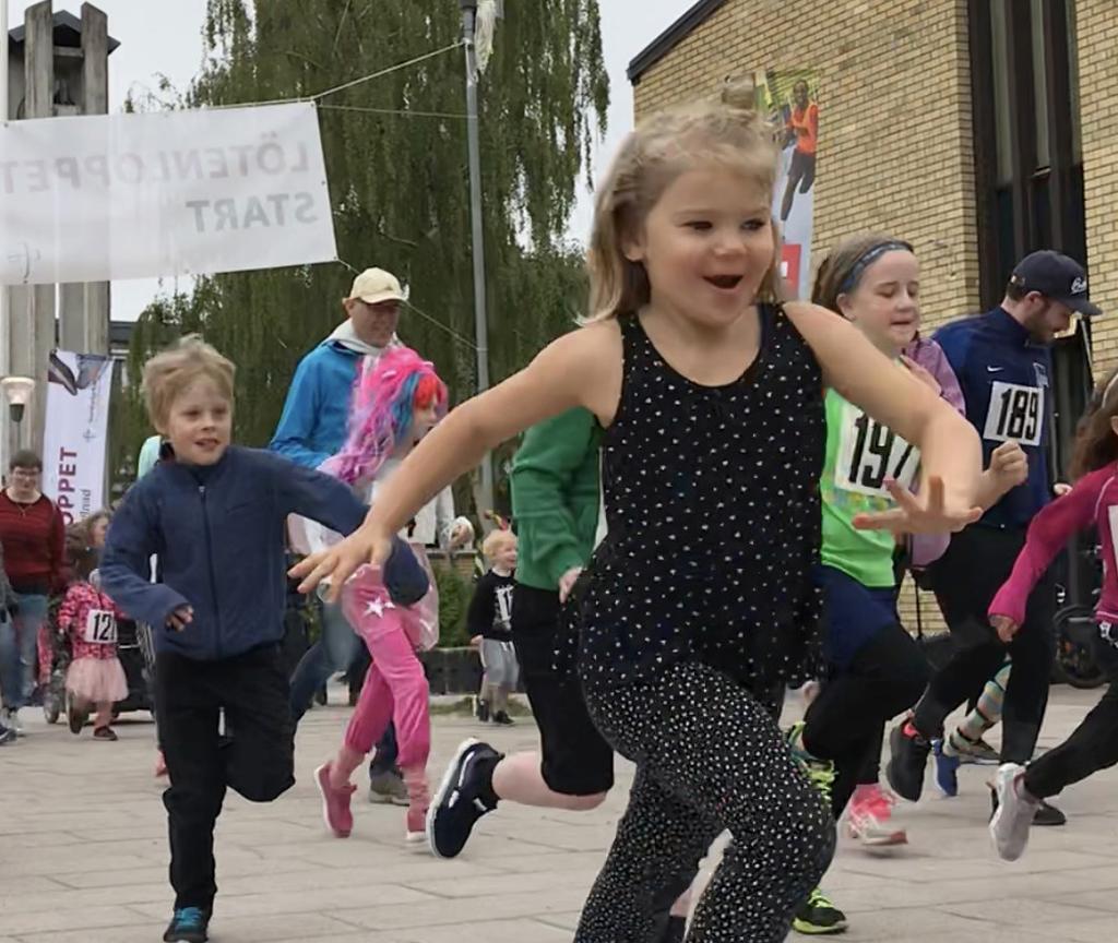 Det var roligt att så många ville vara med och på detta sätt visa sitt stöd för ökad trygghet runt torget.