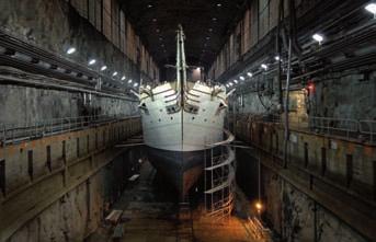 FOTO: LARS EKENDAHL af Chapman strax efter dockningen. I skrivande stund är hon blästrad och målad med rödbrun rostskyddsfärg.