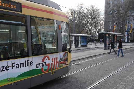 Trafiksäkerhet För att kunna ge Tvärbanan prioritet bör korsningspunkter mellan olika trafikslag signalregleras för att uppmärksamma övriga trafikanter på att spårvagnen har företräde.