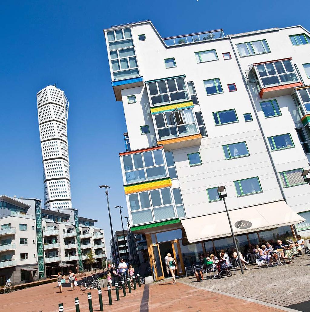 INLEDNING FOTO: X-RAY FOTO nybyggnader i Helsingborg och Malmö. Under året kan moderniseringen av sjukvårdsområdet i Hässleholm påbörjas, till detta anslås 810 miljoner kronor under planperioden.