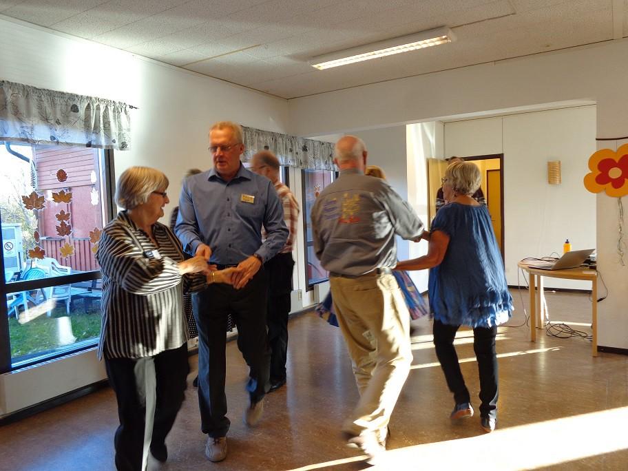 Sven klarade det galant och det blev även en utmaning för dem som har dansat i tusen år. Full fart på dansen. Egon och Ann-Britt från basickursen stortrivdes!