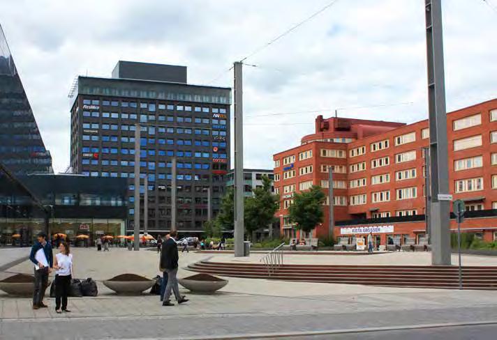 Sträcka 13-14 STOCKHOLMS STAD, ÄRVINGE - KISTA CENTRUM Jan Stenbecks torg som det ser ut idag Den dragning spårvägen får efter tunneln under E18 och fram till och med