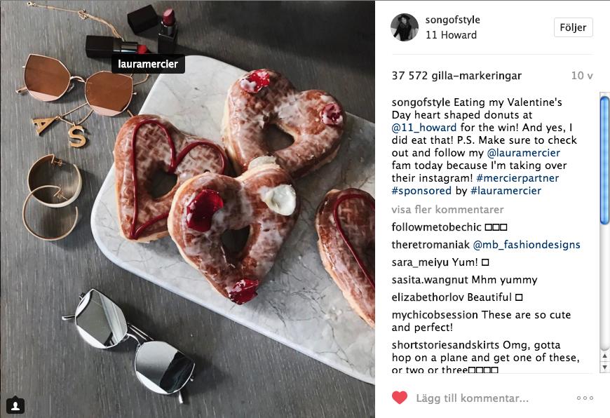 Under the Influence VT 2017 syftet med tillvägagångssättet och om det är på varumärkets inrådan som han marknadsför produkten i fråga. 4.2 Undersökning av influencers sponsrade inlägg 4.2.1. Undersökning av Aimee Songs Instagram Aimee Song lägger upp få sponsrade inlägg och dessa upplevs som genomtänkta och passande sett till hennes övriga flöde.