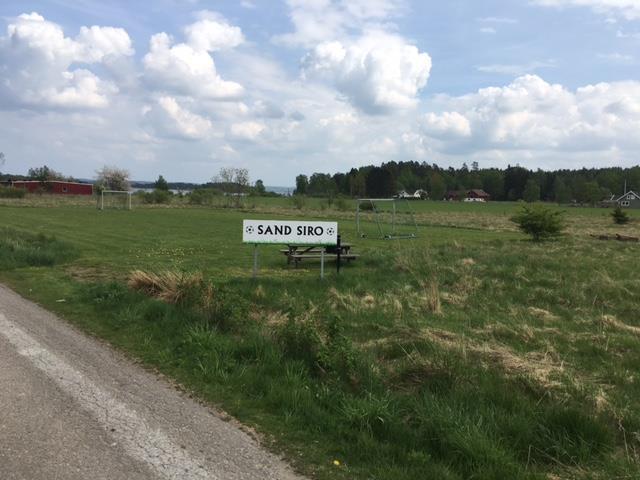 Parkering Sand Siro Badplats Målgrupp: Turister och kommuninvånare. Behov/bakgrund: I nuläget saknas parkering till kommunala badplatsen Prästens brygga.