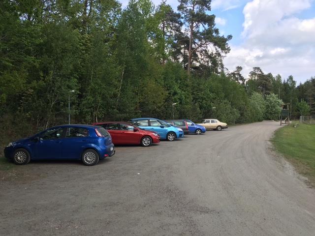 Idrottsplatsen Parkering och staket för säkerhet Målgrupp: Besökare och deltagare av ridsportarrangemang på Sjöviks IP och föräldrar till barn på Östad skola.