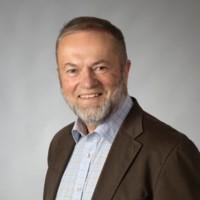 GÖTEBORGS GARDEROB Följ med på en modeutställning som gläntar på dörren till en annan tid, runt 1880-1930 när klädfabrikerna tar plats i ett växande