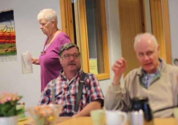 Fredagar med Mötesplats Afasi Fredagen den 30 Augusti 2019 startar Mötesplats Afasi. Vi träffas på Vegagatan 55, i Afasiföreningens lokaler. Här kan man bl.a. ta en gemensam fika, pratstund och prova på olika dataprogram som är till hjälp för dig som har afasi.