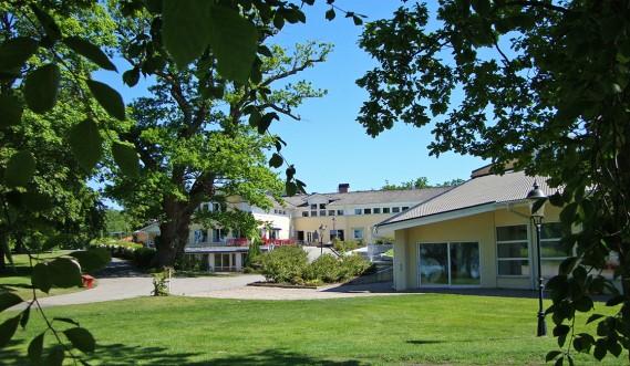 Programmet innehållet mycket friskvård och pröva-på-aktiviteter samt föreläsningar. I priset ingår bussresa tur och retur från Göteborg.
