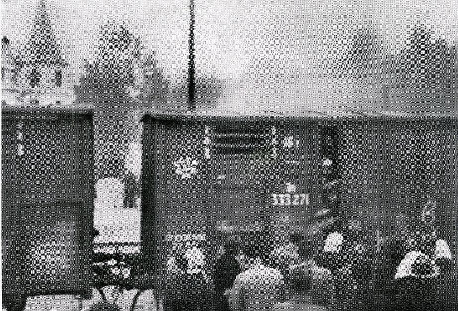 Deporterade Smygfoto av en godsvagn i vilken tusentals statsfiender deporterades till lägren i Gulag, 1941.