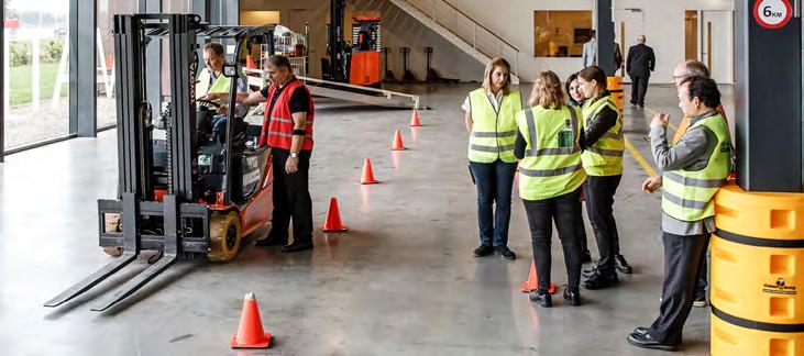 Truck A A1 Låglyftande plocktruck Förarlyft 1,20 m Truck B B1 Motviktstruck Truck C C2 Hjullastare Kranar A.