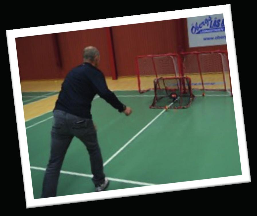 Tryggt och trevligt! Gruppen var helt ens om att ett sådant här arrangemang kräver ett matställe i hjärtat av tennishallen. Annars tappar man tempo och samhörighet.