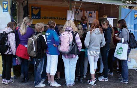 Resor, konferenser och utbildningar Utbildningsdagarna 2010 Svensk Fågel har under året hållit i den första officiella kursen för djurhållare med kycklinguppfödning.