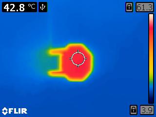 Figur 13 är bild 2 i Figur 10 och visar hur värmekamerans registrering av värmestrålning ser ut när väggens temperatur har ökat till dess att den nått lådans temperatur.