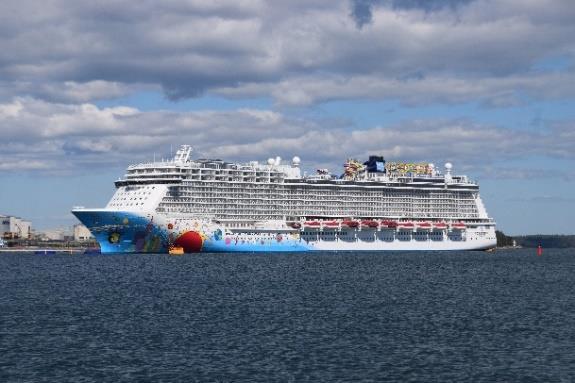 Norwegian Breakaway Rederi: Norwegian Cruise Line Byggd: 2013 Längd: 326 meter GT: 145