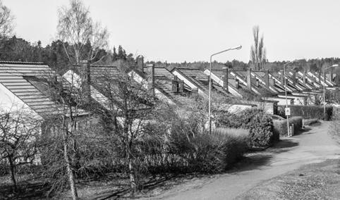 Från Ellagård flyttar man inte gärna Ellagård är ett av Täbys mest uppskattade villaområden. Detta vittnar inte bara priserna om utan också att omsättningen på fastigheter är låg.