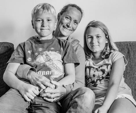 Många föräldrar sätter gränsen vid de egna barnens aktiviteter. Det plus eget heltidsarbete räcker för att fylla dygnets lediga timmar.