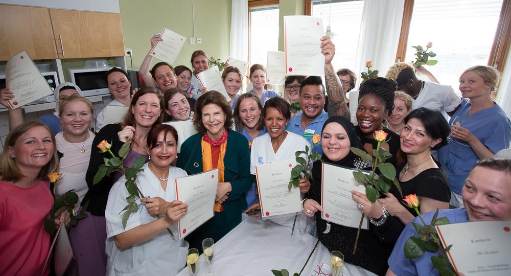 Certifiering - Ceremonin Originalcertifikat överlämnas av Silviahemmet. Duplikat av certifikatet till varje avdelning. Kursintyg/kursbevis delas ut. Verksamheten anordnar ceremonin.