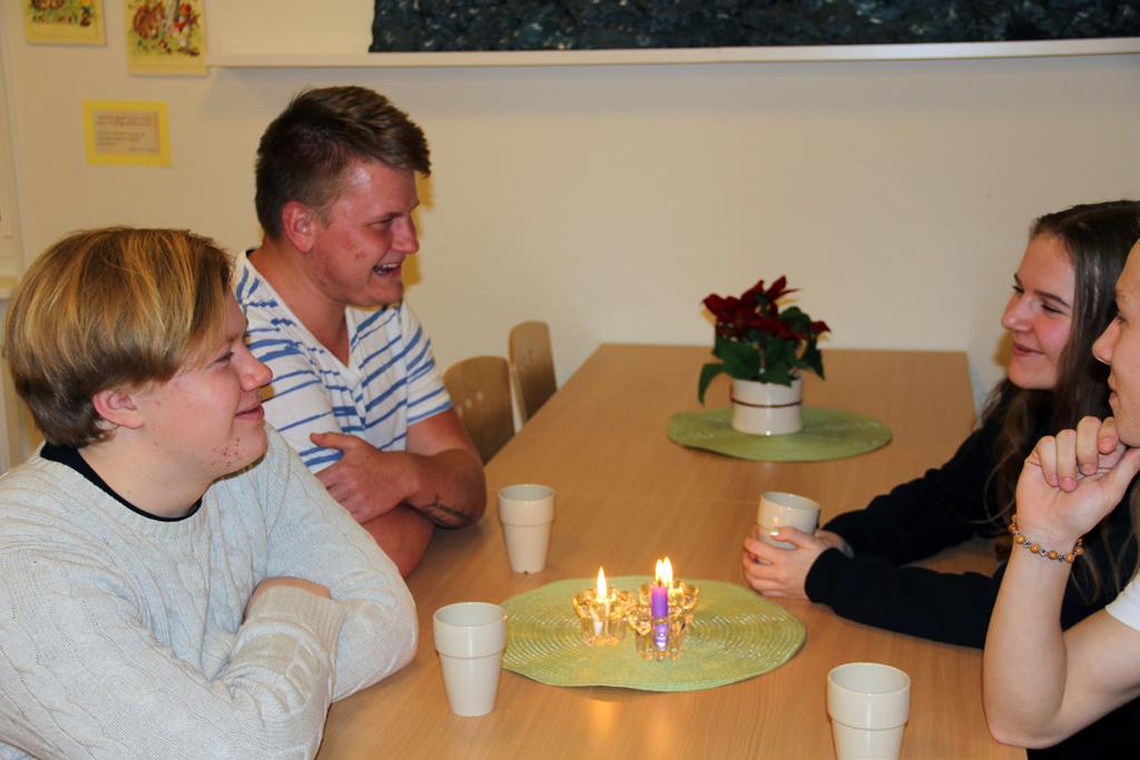 Jonathan: Det kan ju vara vad som helst som tar tid i så fall... Emanuell: Man får väl tänka till den här fastan helt enkelt och se om man kommer på något.