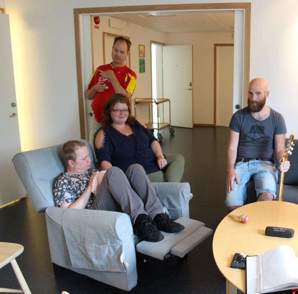mikrofon Intervju Stammen Vad heter er grupp? Stammen Hur länge har gruppen funnits? I 1 år och 9 månader. Vad arbetar ni med i gruppen?