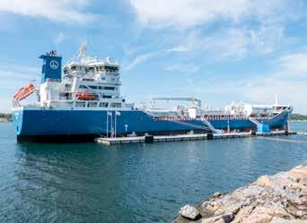 I huvudsak finns två typer av containerfartyg: Stora oceangående och mind re så kallade feederfartyg.