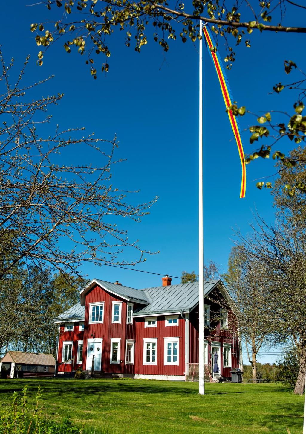 ostadshus i Söderby, Lemland Gediget bostadshus i två plan i vacker klassisk utformning med stora,