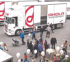 Det av bröderna Ahola ägda Oy Ahola Group Ab äger 89,85 % av Ahola Transports aktier.