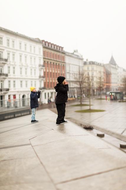 Hälsoeffekter av buller inomhus och höga ljudnivåer Effekter på taluppfattning och kommunikation Buller maskerar tal och gör det svårt att uppfatta samtal Kräver ökad koncentration sämre