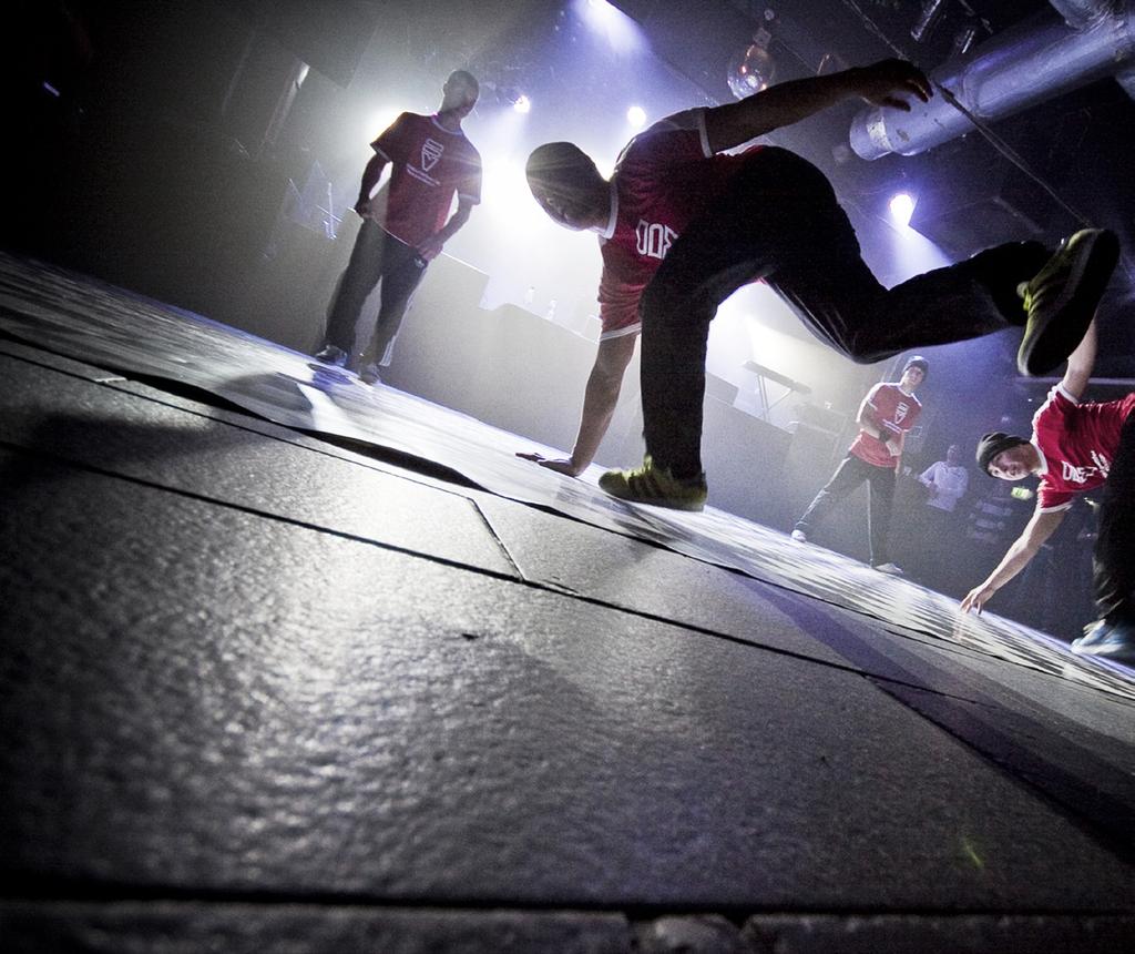 Streetdance Gillar du att dansa, och vill öva nya steg och ha roligt? På den här kursen provar vi olika dansstilar från streetdance till musikal.