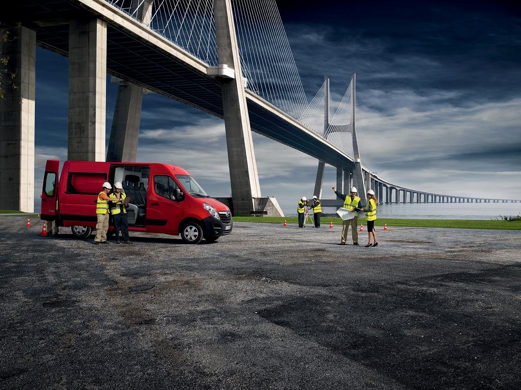 Sex teammedlemmar. 180 trafikkoner. Ett flexibelt arbetslag. Att transportera ett arbetslag och deras utrustning är Opel Movano Dubbelhytts specialitet.