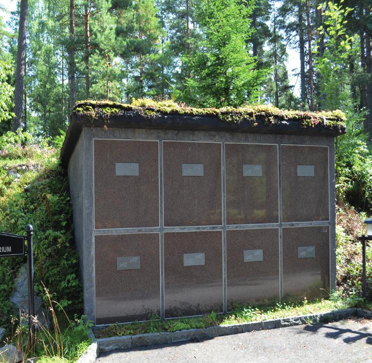 Urnkolumbarium Hovshaga begravningsplats Kolumbarium är ett ovanjordiskt gravskick som finns både för urnor och kistor.