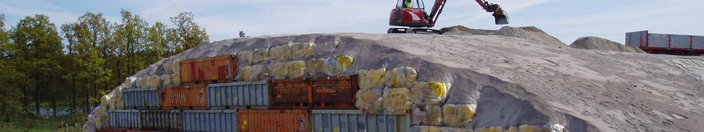 Vid genomförandet av en markdeponeringskampanj transporteras halvhöjdscontainers till MLA med hjälp av en gaffeltruck och vagn, där de staplas 4