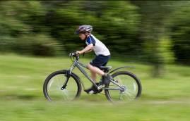 Inom anslaget till cykel är två viktiga områden trafiksäkerhetsåtgärder samt åtgärder som gynnar ökad cykling för skolbarn.