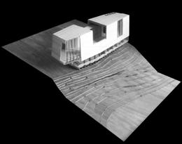 piso inferior, la orientación de los dormitorios esta caracterizado por remplazado por una construcción más hermética una ventana horizontal profunda, despegada de la estructura de madera Estas