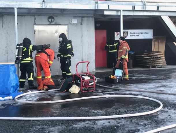 Vemdalen För Vemdalen brandstation förs dialog med Härjegårdar om lokalanpassningar för att separera larmställ från vagnhall och skapa bättre omklädningsrum med dusch för damer och herrar.