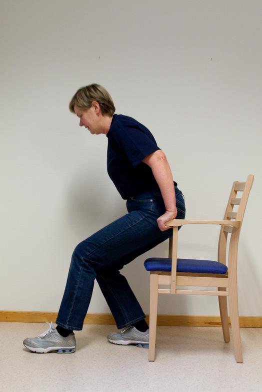 I och ur stol Stol med armstöd underlättar förflyttning i och ur stol framför allt första tiden efter operationen.