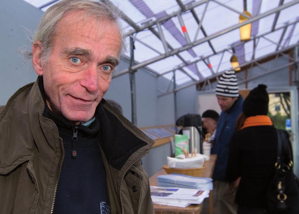 PROFILEN GUNNAR LUND Det är Charlie Normans fel alltihop! FOTO: PER BJÖRKDAHL Gunnar Lund var på jazzfestivalen för att höra Charlie lira. Det var gråkallt och regnet öste ner.