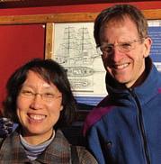 Röster från Öppet skepp, söndag 29 oktober 2006 Qing Bai och Storrs Hoen är på tre dagars besök i Sthlm från Californien. Jobbar med microbyggande på nanonivå.