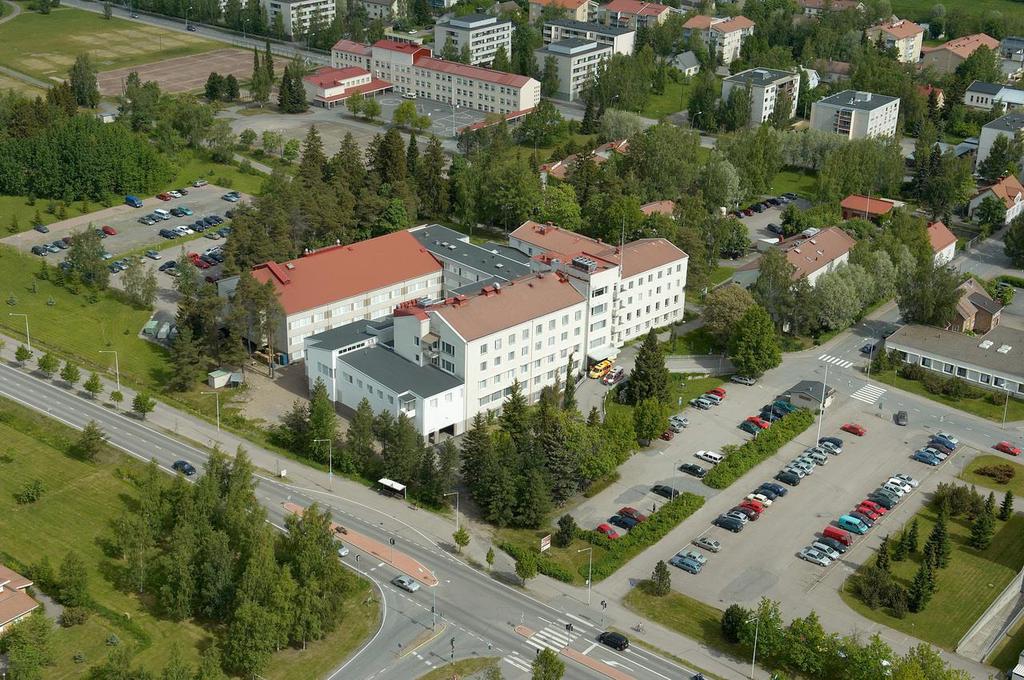 14 Åucs Loimaa sjukhus som syns på bilden blev en del av Åbo universitetssjukhus vid "Ett sjukhus"- organisationsförändringen.