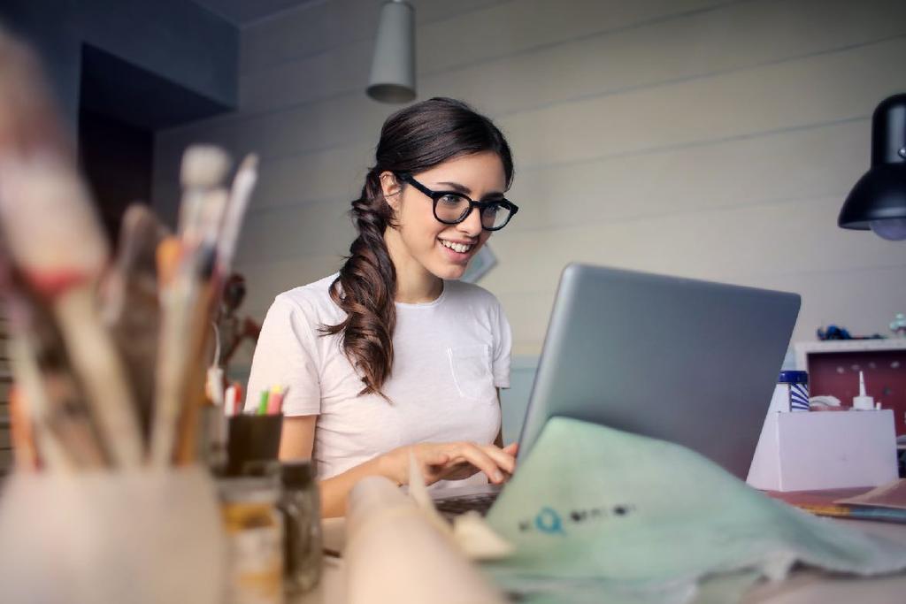 TraineeGuiden Student Brand Ambassador Program Månad 1 & 2 Du får ett startkit med: - Flyers om TraineeGuiden - Affischer TraineeGuiden - T- Shirt TraineeGuiden - Kommer upp på TraineeGuidens hemsida