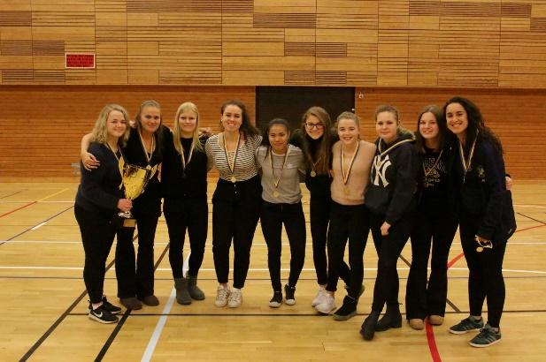 Pauline Englund, Cecilia Björck, Wilma Björck, Simona Stupane, Sofia Lindevall, Fatima Tebibel, Jamaree Hansen, Alicja Swidwa, Emmie Holmqvist och Lydia Tebibel. Badminton, Borlänge 17 Februari.