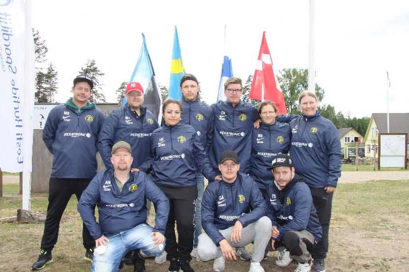förbundskapten. Martin Johansson som varit dominant inom svensk dövdiscgolf hade ett stort favoritskap, det blev dock en sämre första runda där han snabbt hamnade efter.