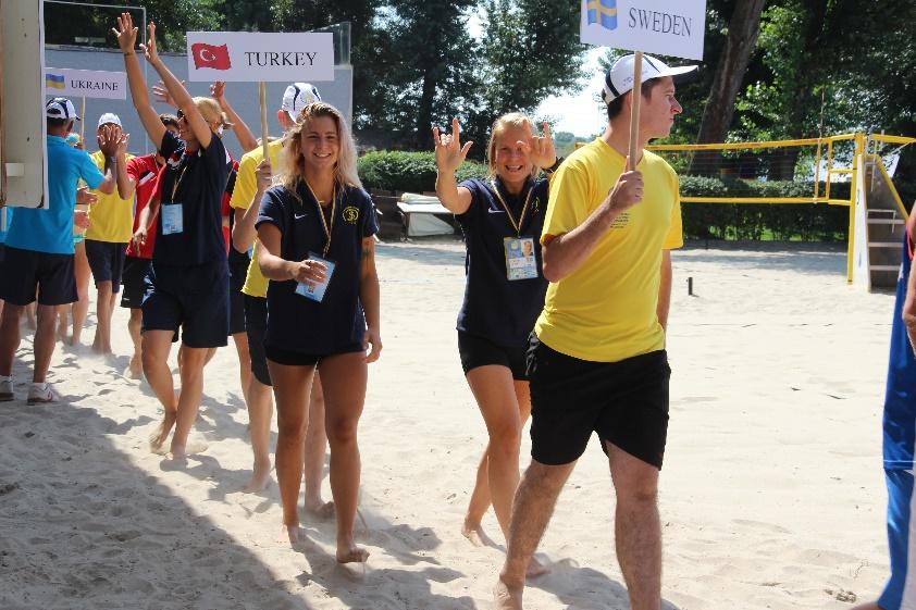 INTERNATIONELLA TÄVLINGAR EM i Beachvolleyboll, 12-19 Augusti, Kiev, Ukraina Sveriges trupp Jonna Edlund och Sofia Slavova Ledare: Beatrice Brunnbauer Den nystartade landslagsverksamheten